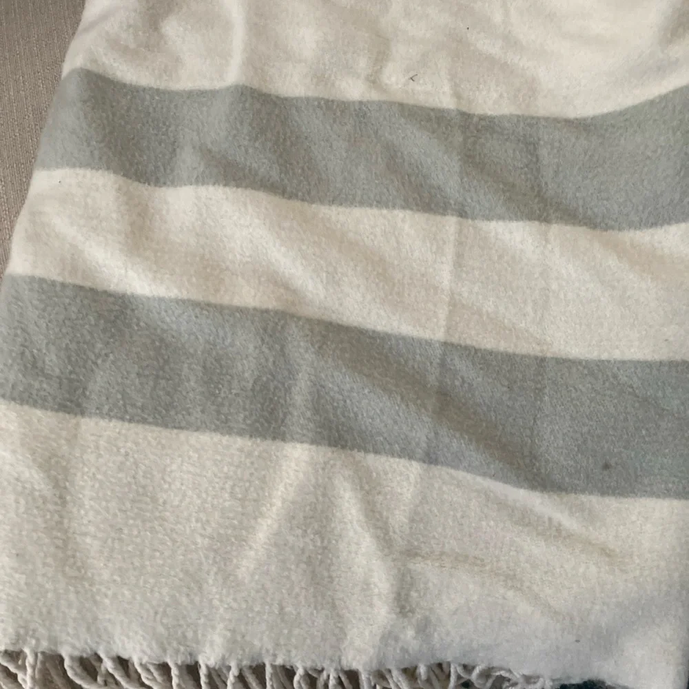 Toms fleece blanket